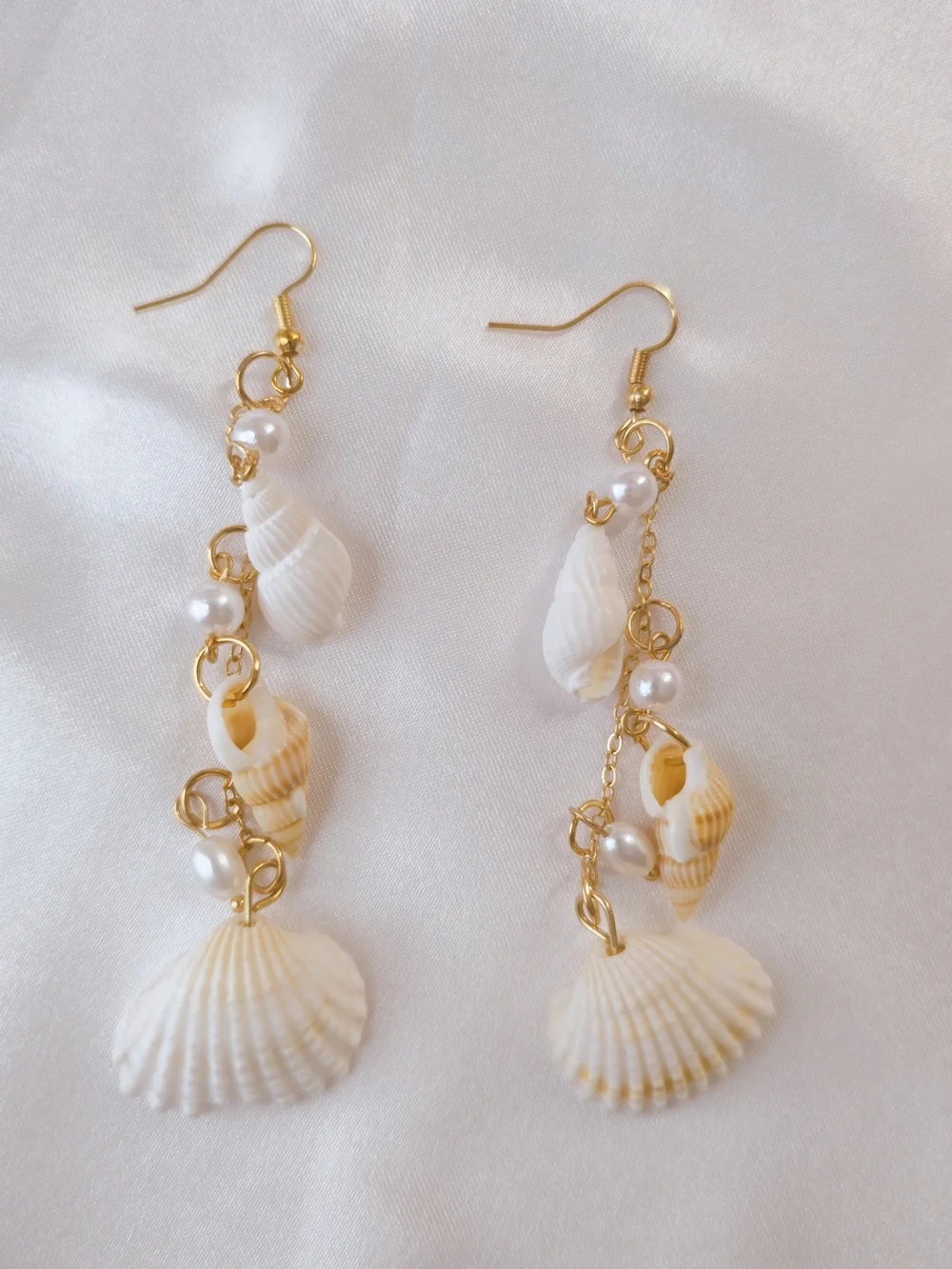 Natural‎ Seashell & Acrylic Pearl Drop Earrings - Gold-plated Chain Earrings